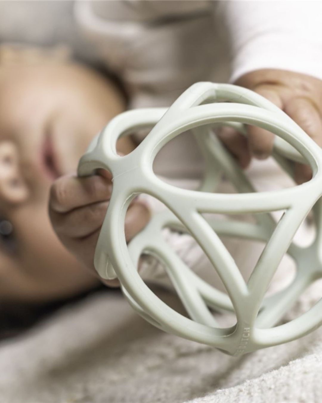 Pelota Sensorial Verde - Little Dutch