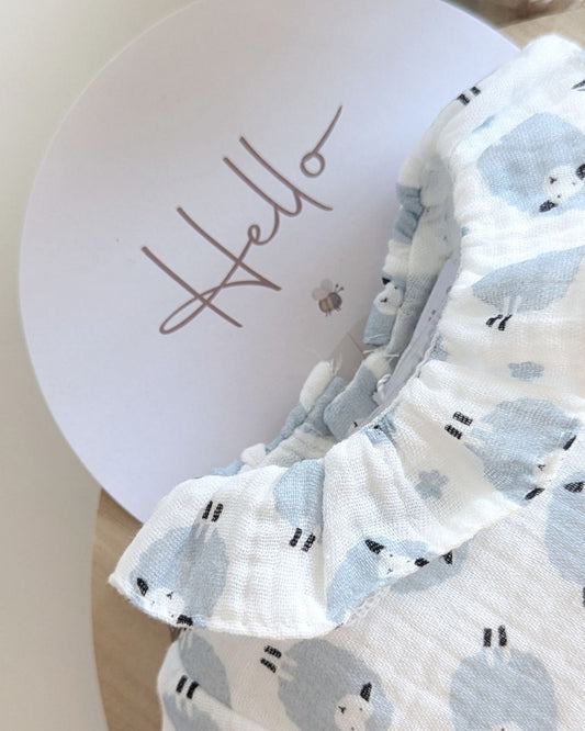 Body Bebé Celeste Cielo Familia Constanza - Micolino (Tallaje pequeño)