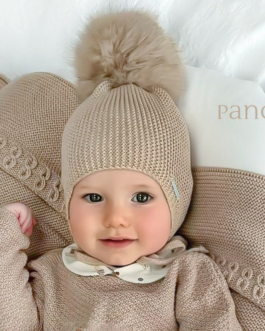 Gorro Orejero Pompon Pelo Arena - Pangasa Baby