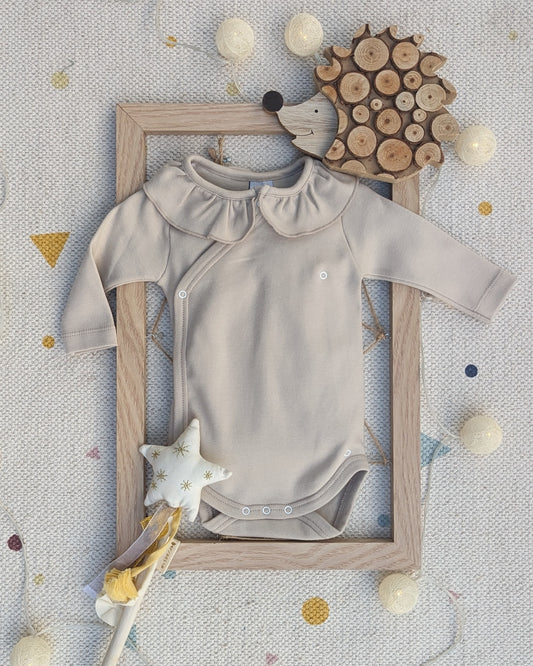 Body Cruzado Cuello Volante Arena - Babidu