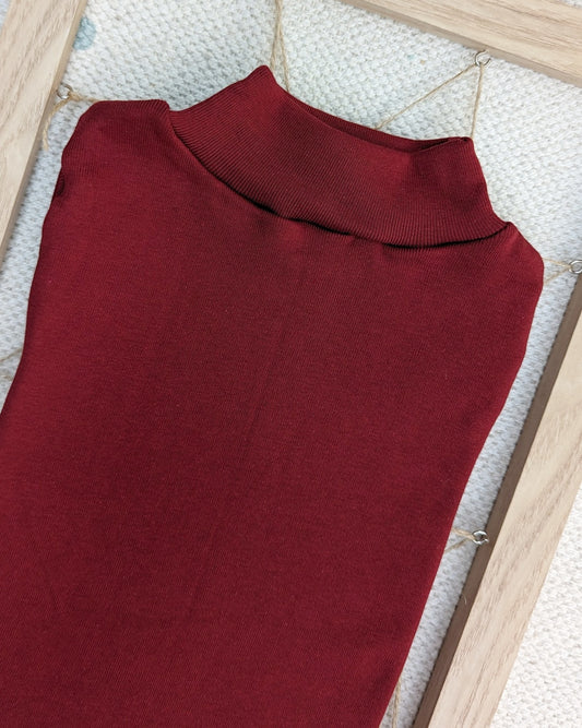 Camiseta semicisne pelito Burdeos