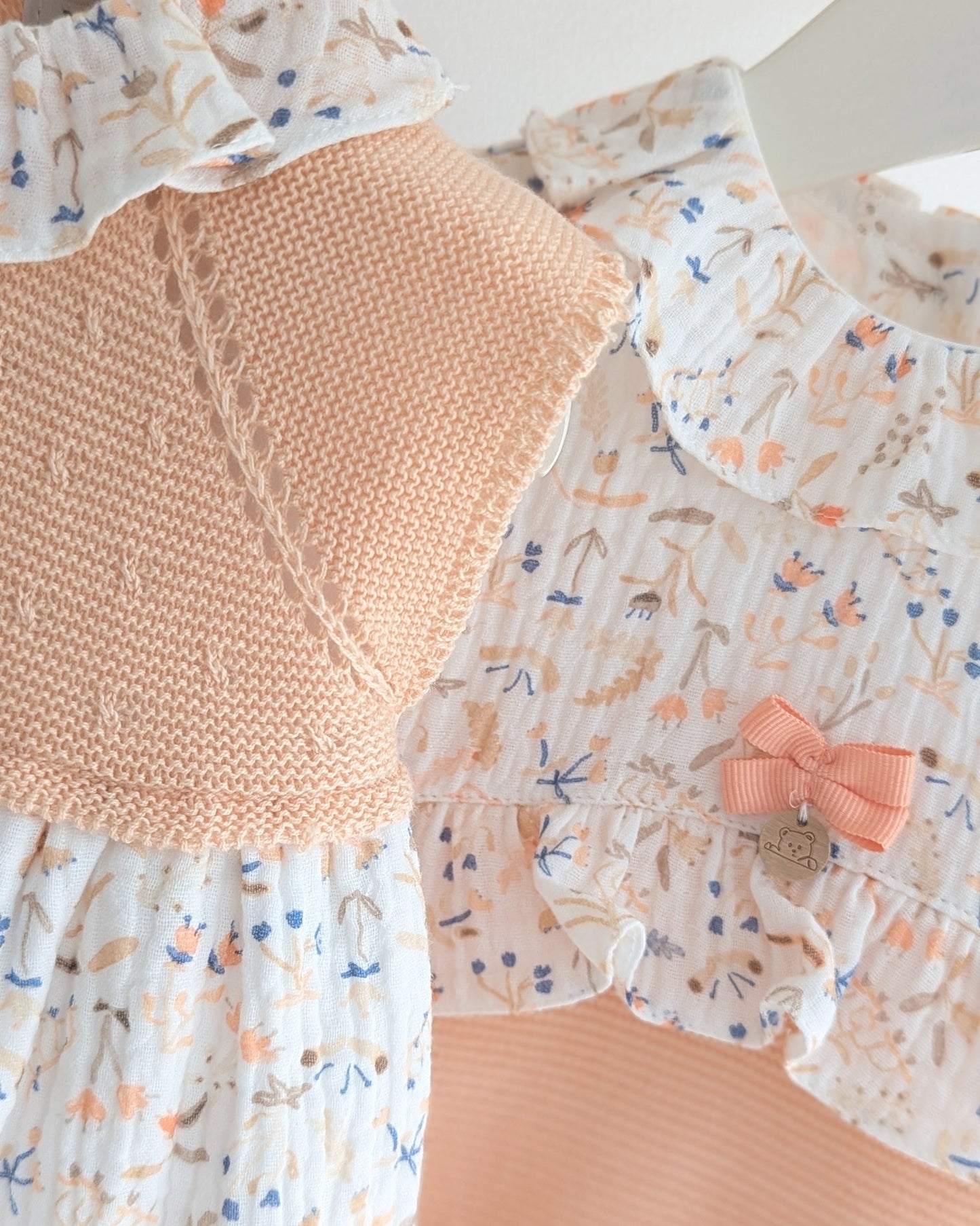 Pelele Cuerpo Tela Flores Melocotón Familia Honey Peach - Pangasa Baby