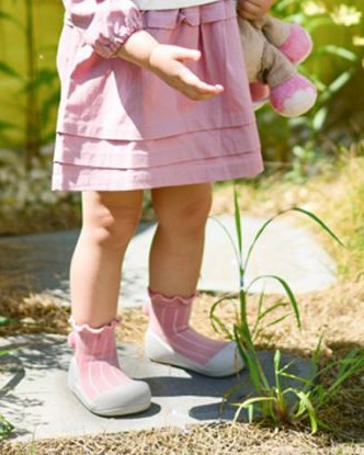 Attipas - Zapato aprendizaje bebé Pom Pom Rosa – Tienda Grumetes Moda  Infantil