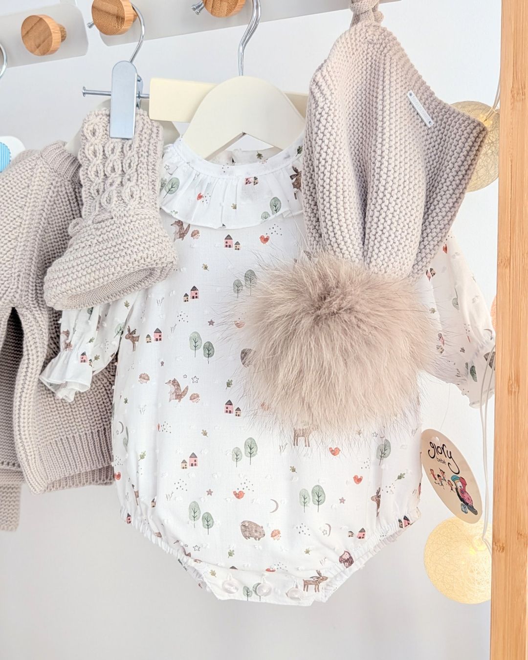 Gorro Orejero Pompón Pelo Camel - Pangasa Baby