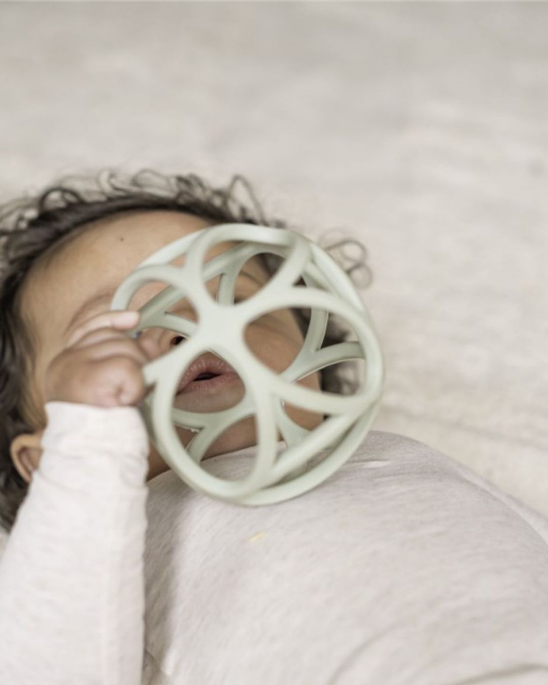 Pelota Sensorial Verde - Little Dutch