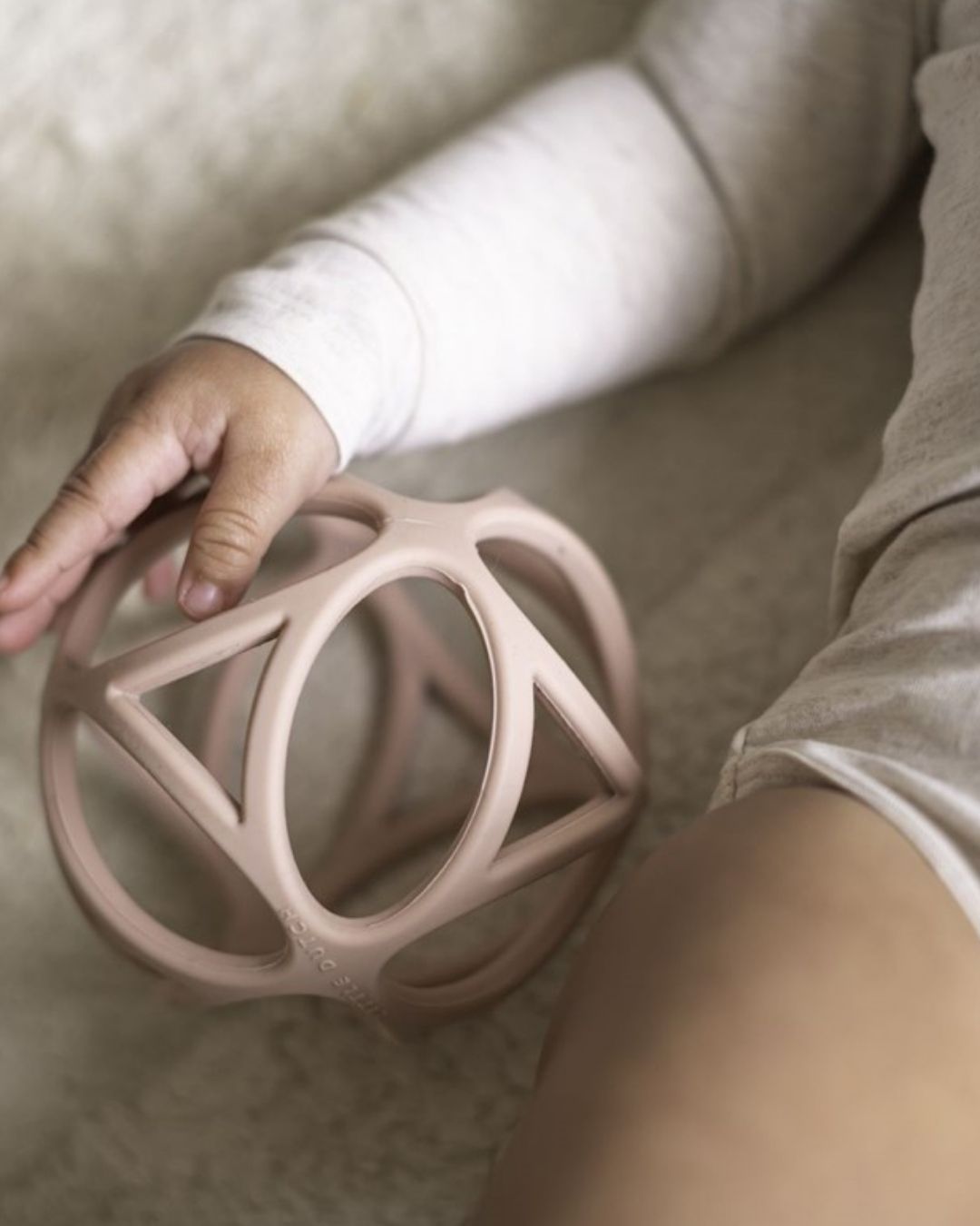 Pelota Sensorial Rosa - Little Dutch