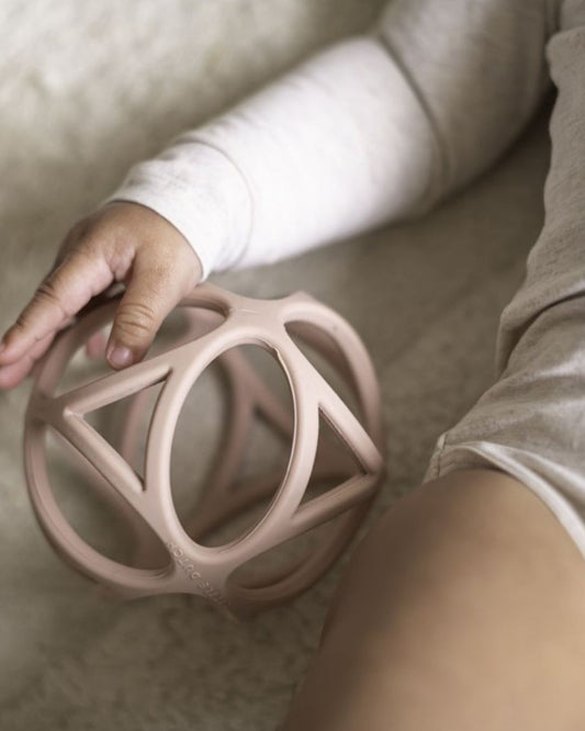 Pelota Sensorial Rosa - Little Dutch