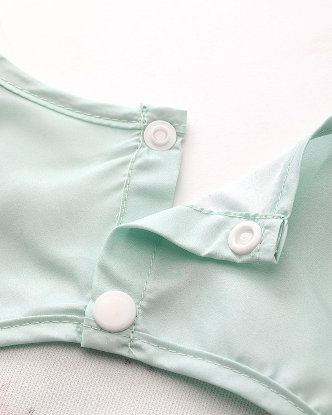 Babero Con Mangas The Three Little Pigs 🐷 Los tres Cerditos - Tutete