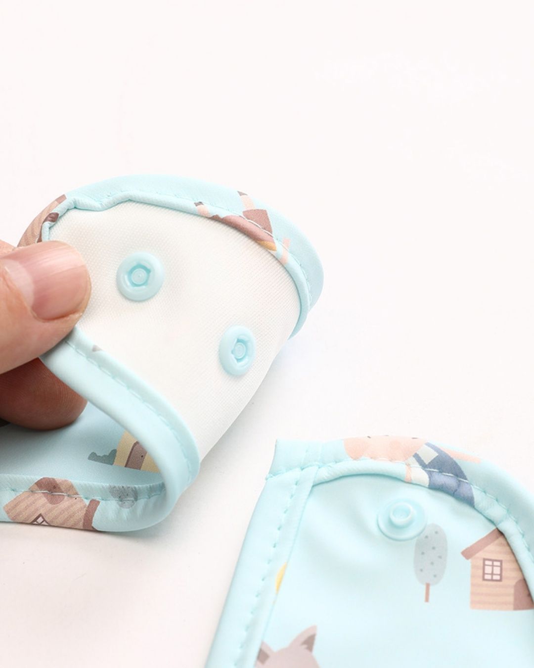 Babero Impermeable The Three Little Pigs 🐷 Los tres Cerditos - Tutete