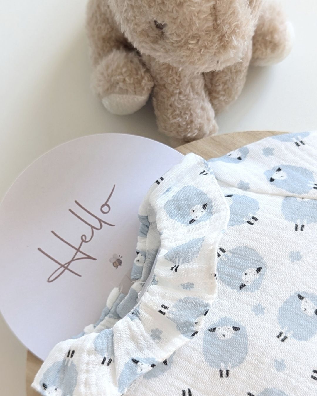 Body Bebé Celeste Cielo Familia Constanza - Micolino (Tallaje pequeño)