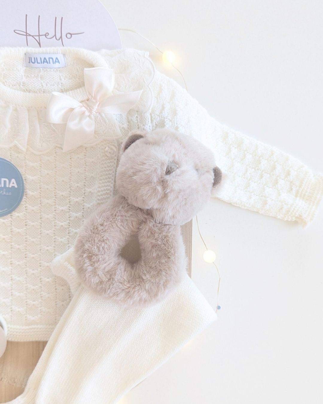 Conjunto Polaina Cuadritos Lazo Crudo 25558 - Colección Leyenda de Juliana