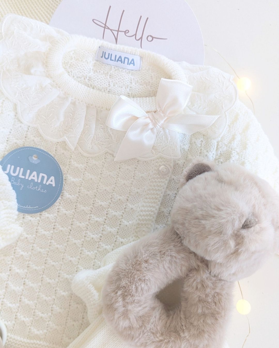 Conjunto Polaina Cuadritos Lazo Crudo 25558 - Colección Leyenda de Juliana