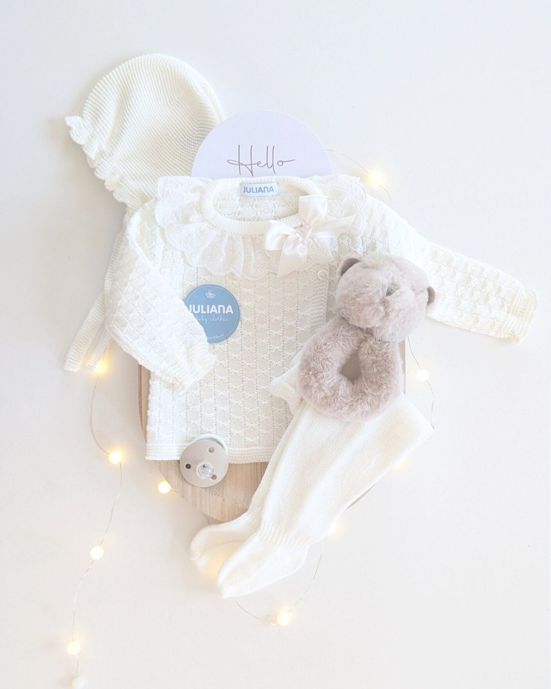 Conjunto Polaina Cuadritos Lazo Crudo 25558 - Colección Leyenda de Juliana