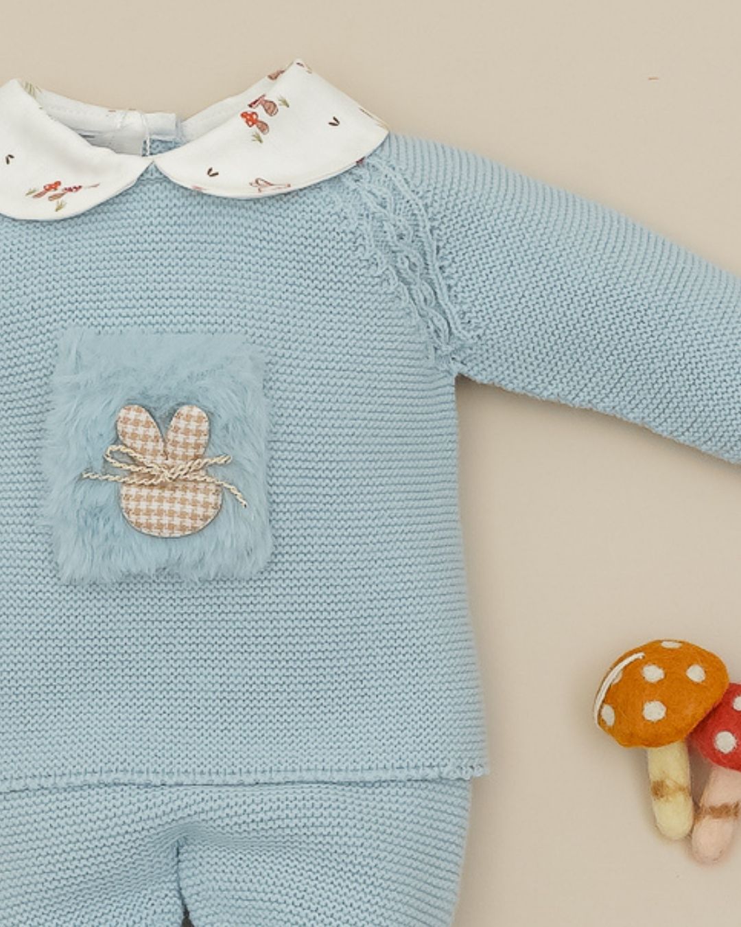 Primera Puesta Cuello Bebé Bambi & Conejo Celeste Empolvado 🦌 Petite Bambi - Pangasa Baby