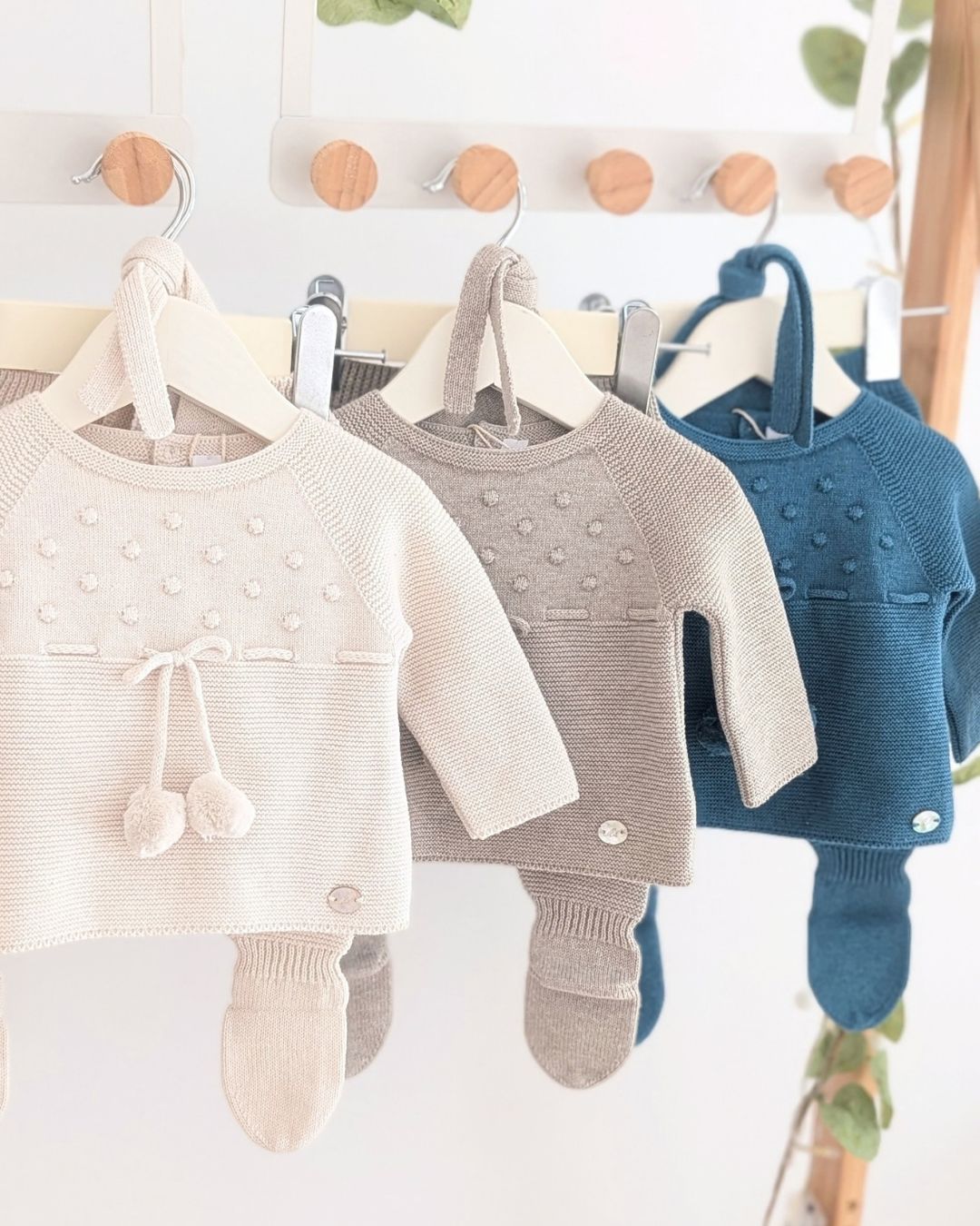 Conjunto Polaina Pompones Navia Beige - Martín Aranda