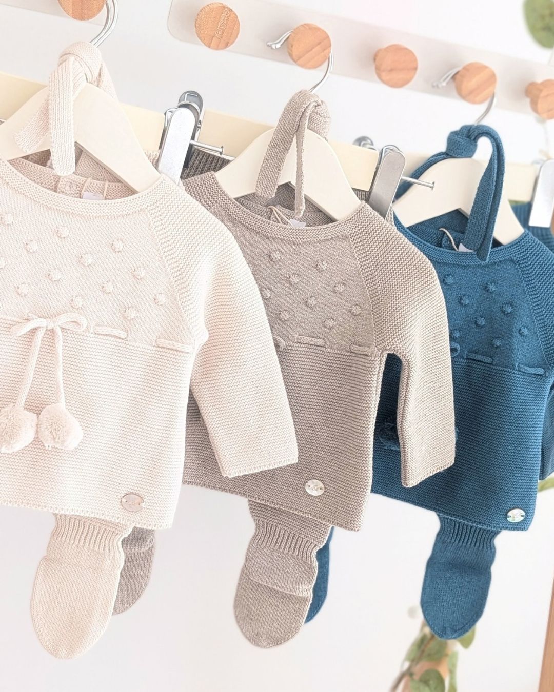 Conjunto Polaina Pompones Navia Beige - Martín Aranda