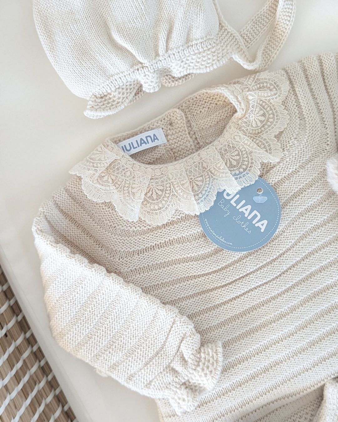 Conjunto Braga Punto Con Botitas Crema - Colección Sonata de Juliana