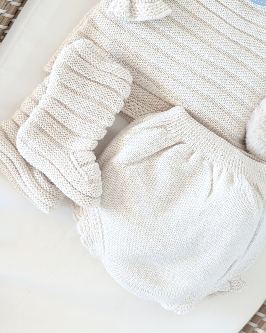 Conjunto Braga Punto Con Botitas Crema - Colección Sonata de Juliana