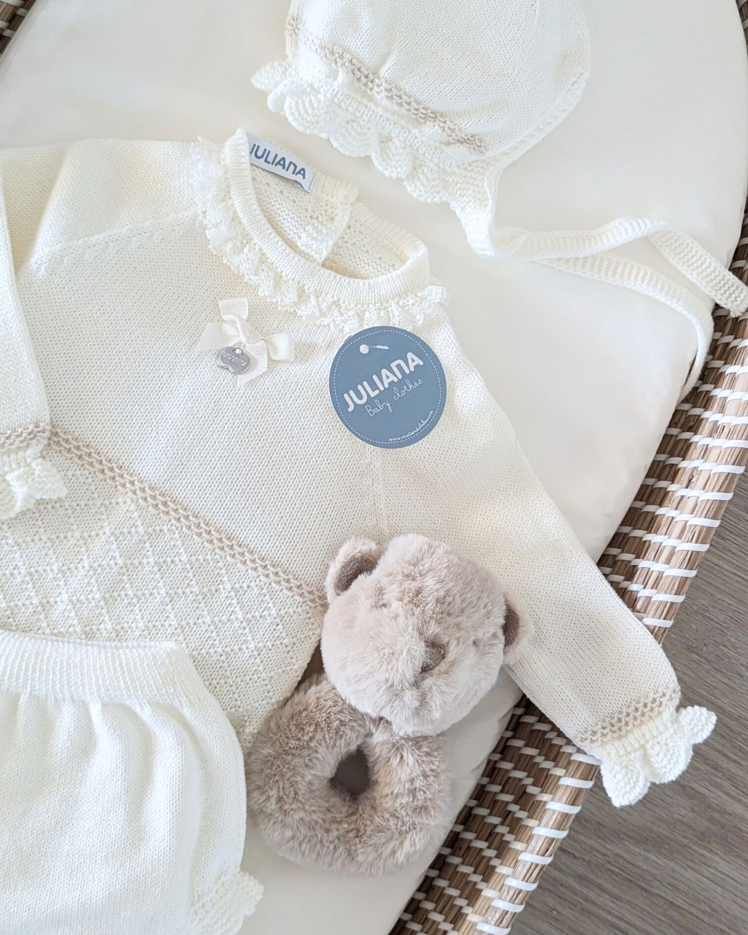 Conjunto Braga Punto Rombos Crudo y Crema - Colección Lienzo de Juliana