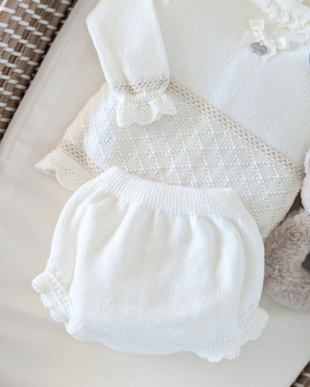 Conjunto Braga Punto Rombos Crudo y Crema - Colección Lienzo de Juliana