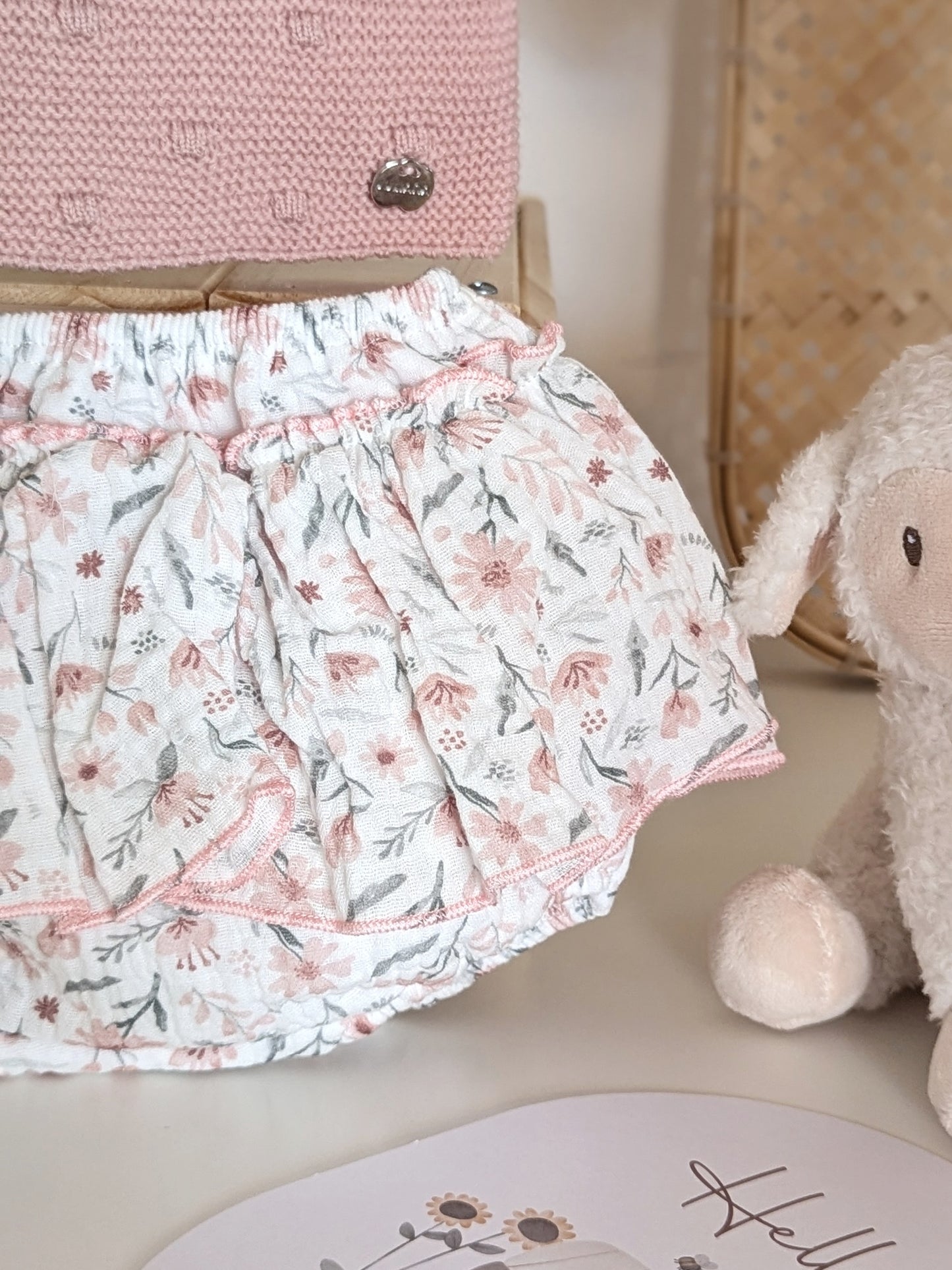 Conjunto Braguita Volante Flores Rosa Empolvado - Colección Arte de Juliana