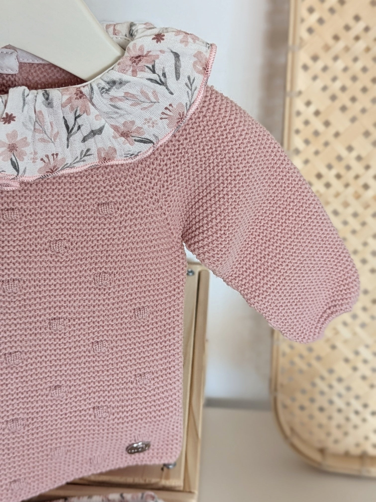 Conjunto Braguita Volante Flores Rosa Empolvado - Colección Arte de Juliana