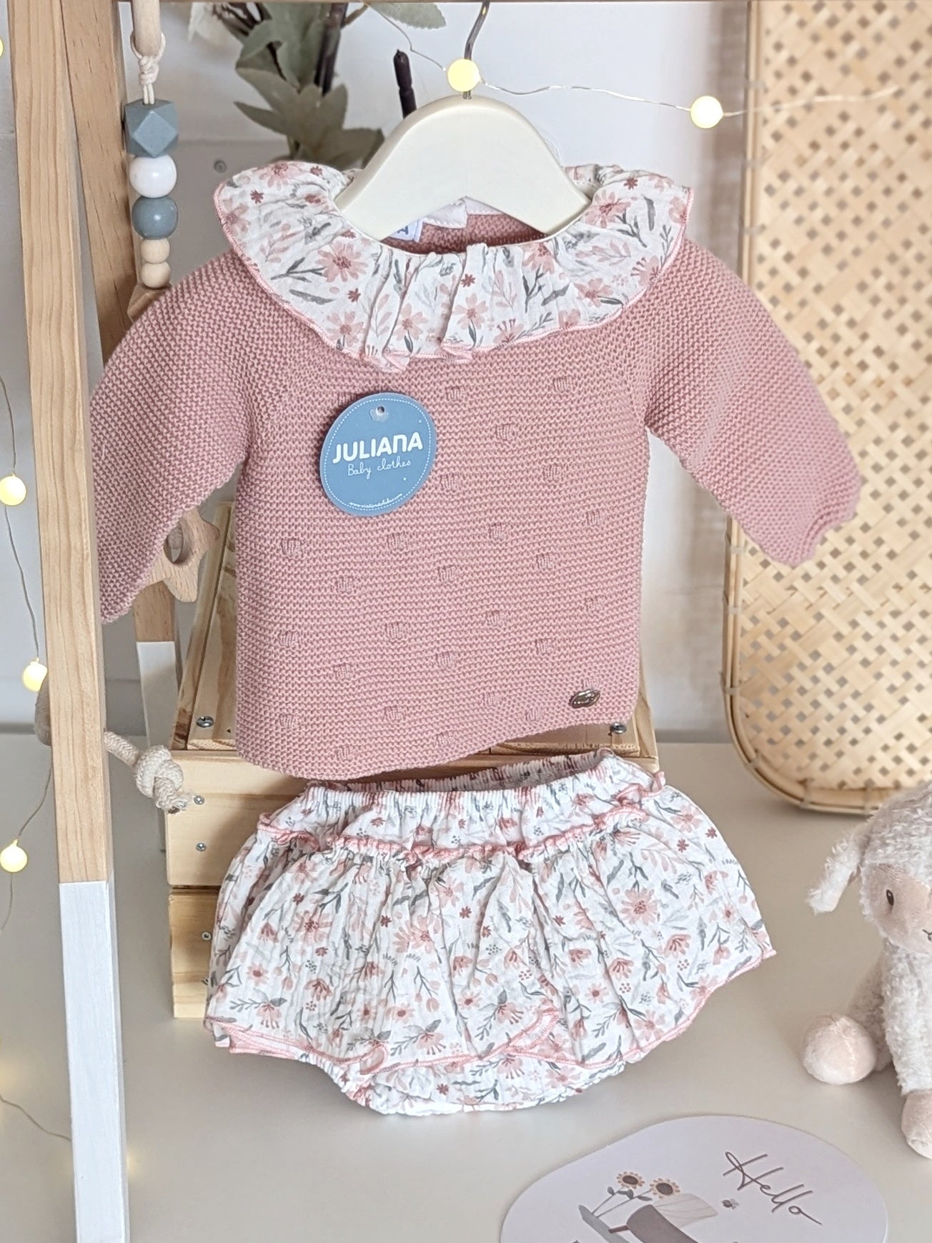 Conjunto Braguita Volante Flores Rosa Empolvado - Colección Arte de Juliana