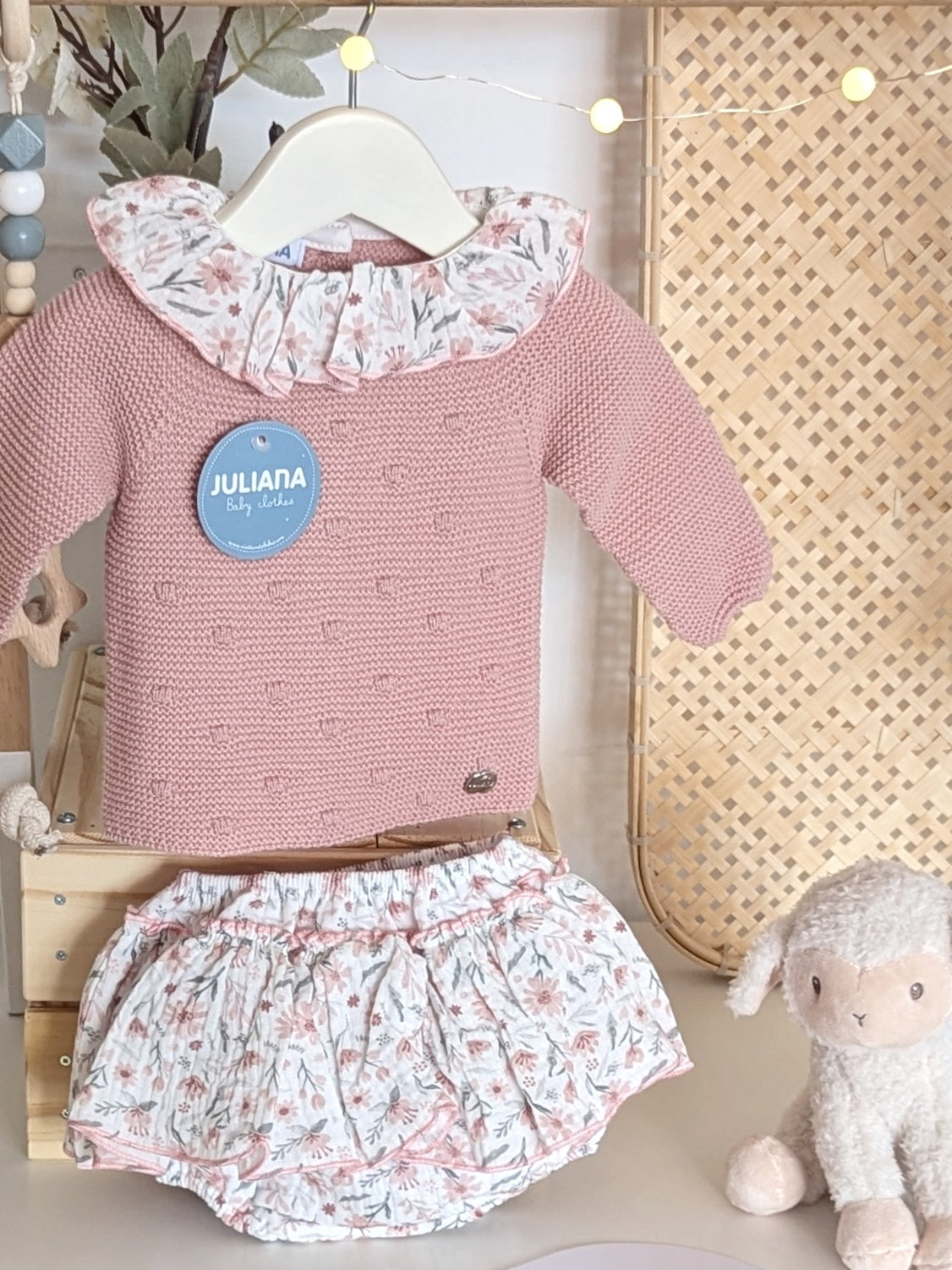 Conjunto Braguita Volante Flores Rosa Empolvado - Colección Arte de Juliana