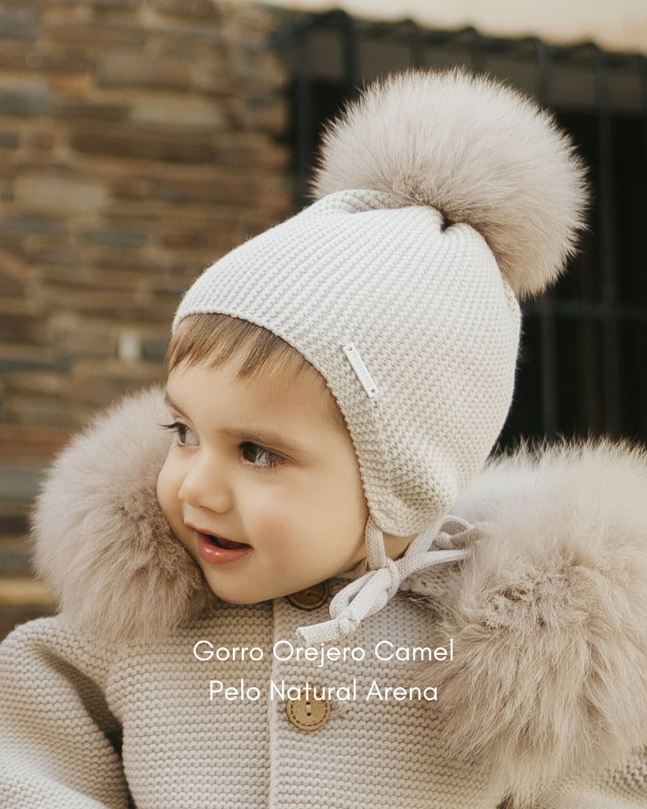 Gorro Orejero Pompón Pelo Camel - Pangasa Baby