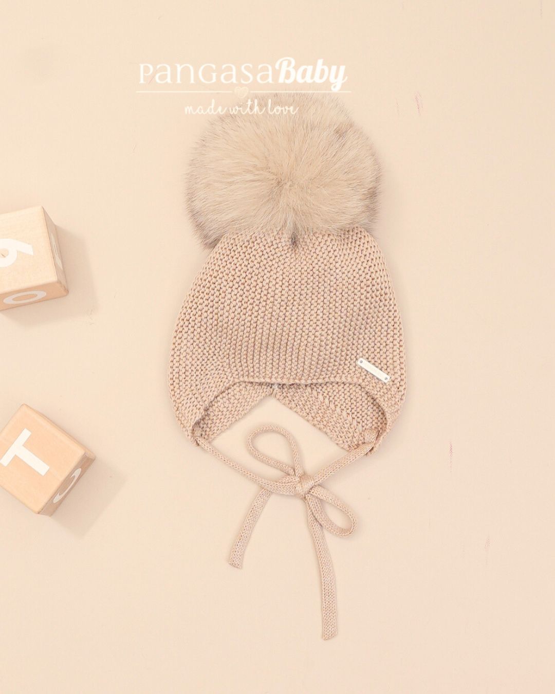 Gorro Orejero Pompón Pelo Arena - Pangasa Baby