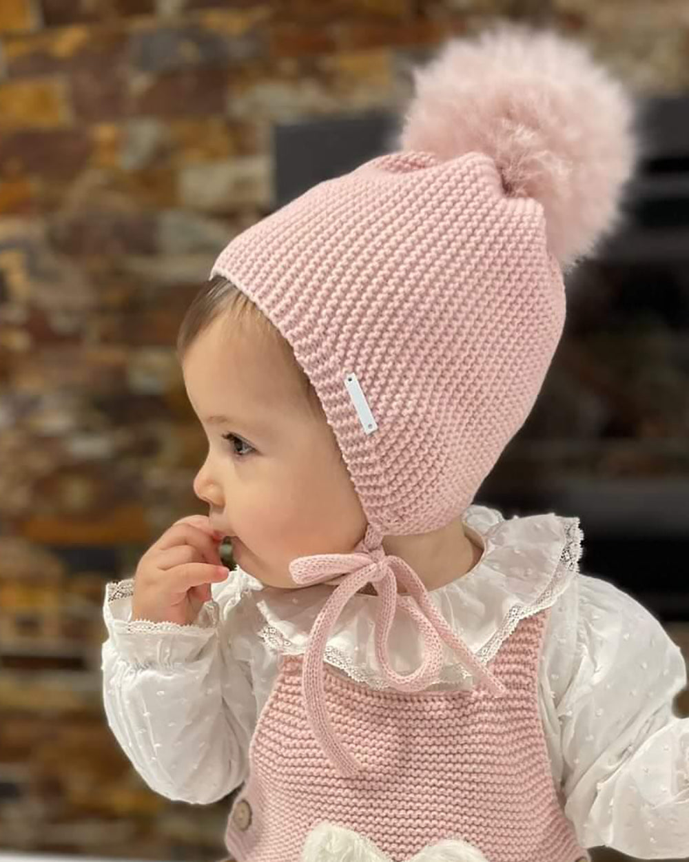 Gorro Pompón Pelo sintetico natural Rosa Empolvado - Pangasa Baby