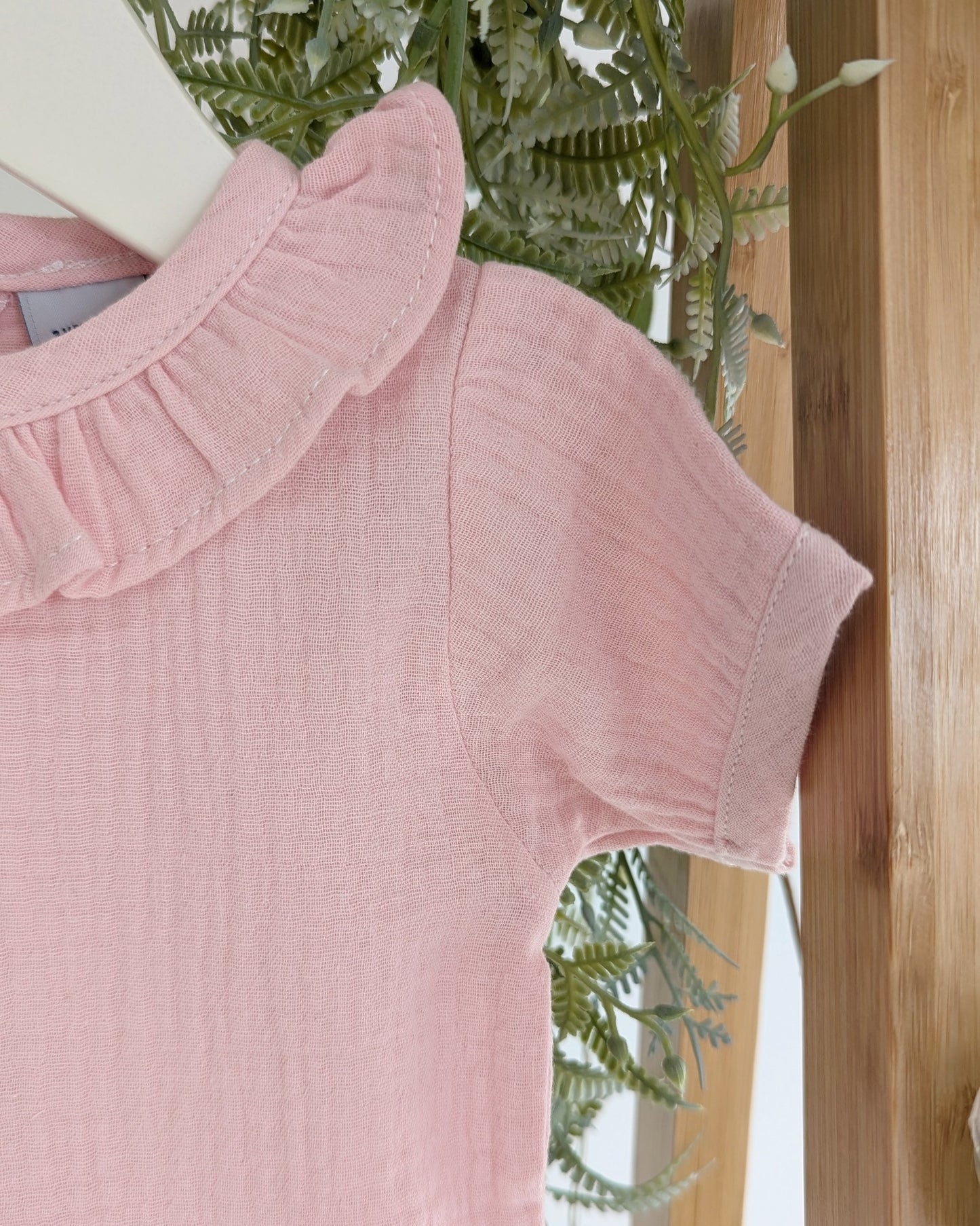 Body Manga Corta Cuello Volante Bambula Rosa Maquillaje - Babidu