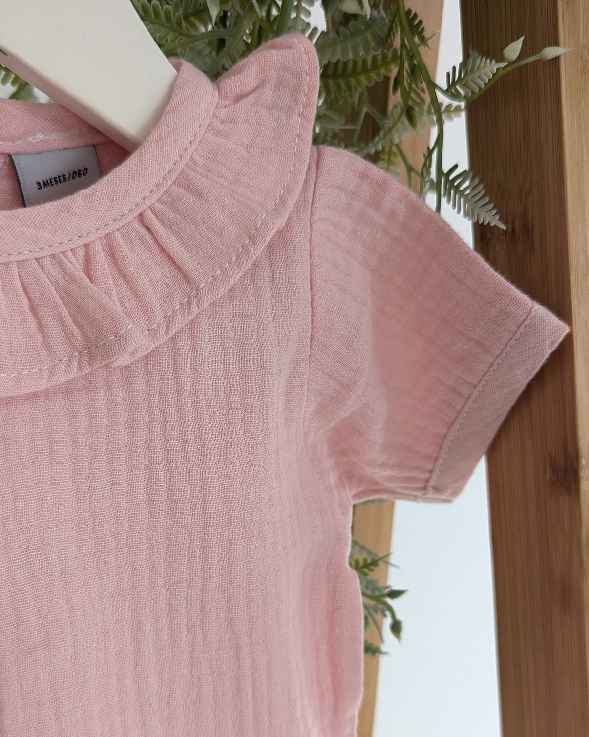 Body Manga Corta Cuello Volante Bambula Rosa Maquillaje - Babidu