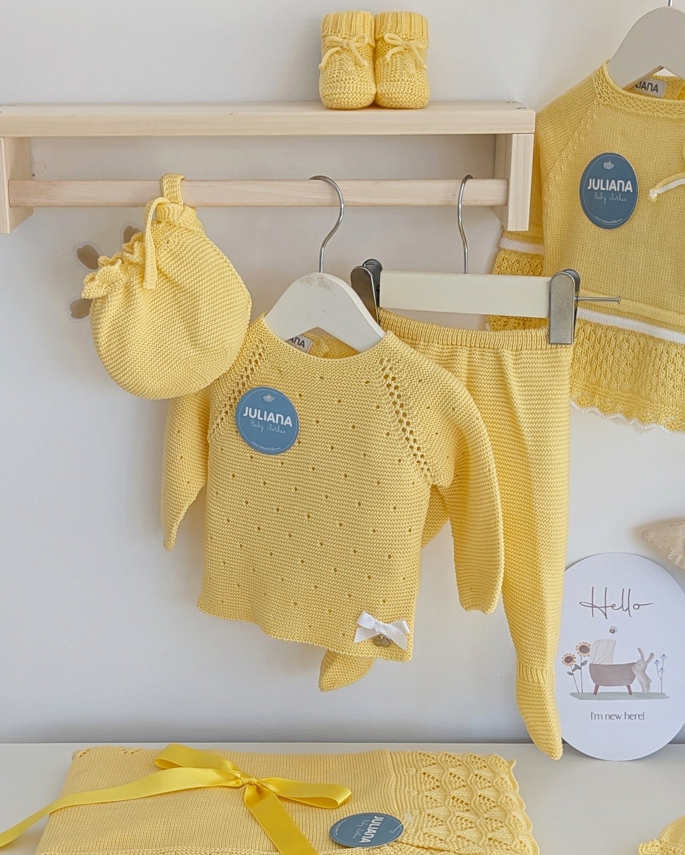 Conjunto Polaina Calado Lazo Amarillo - Colección Bora de Juliana