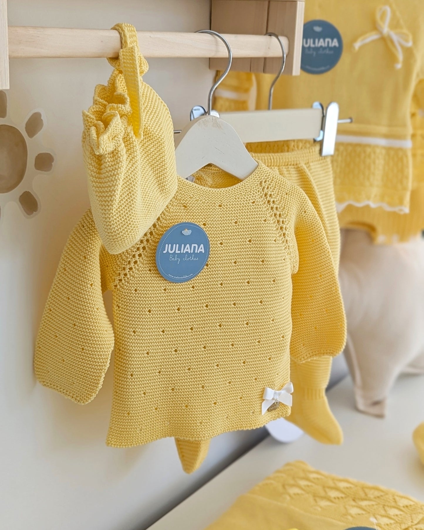 Conjunto Polaina Calado Lazo Amarillo - Colección Bora de Juliana