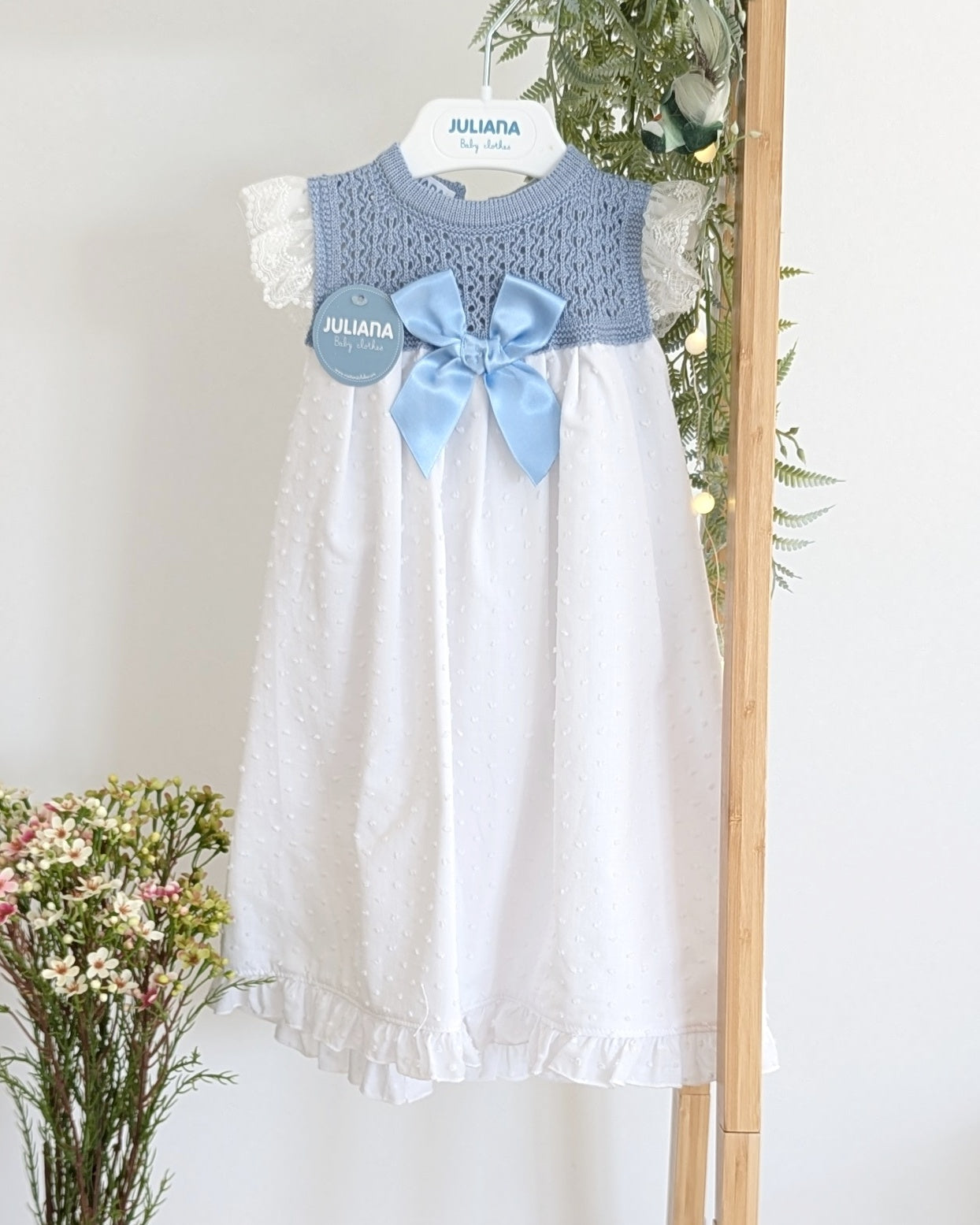 Faldón Punto Plumeti Cielo- Juliana