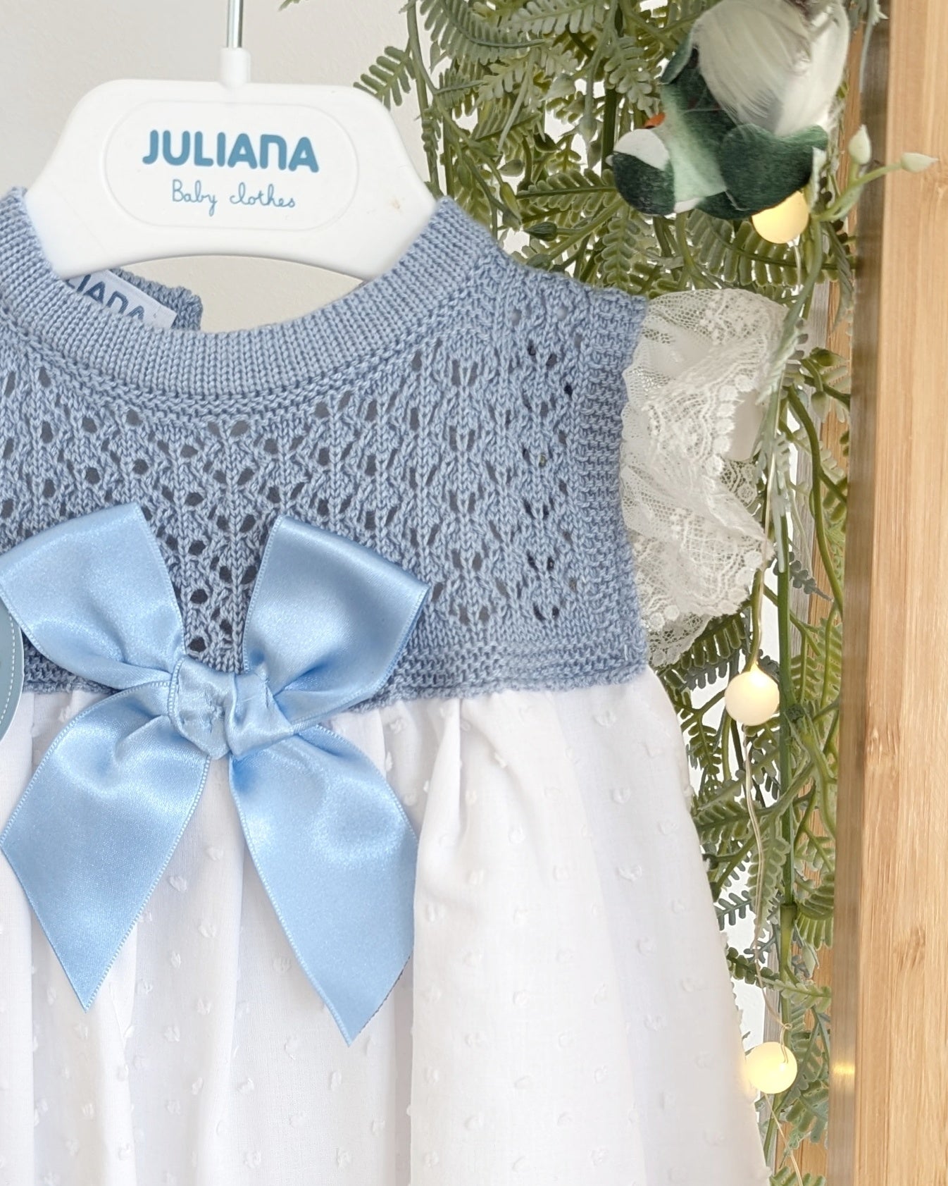 Faldón Punto Plumeti Cielo- Juliana