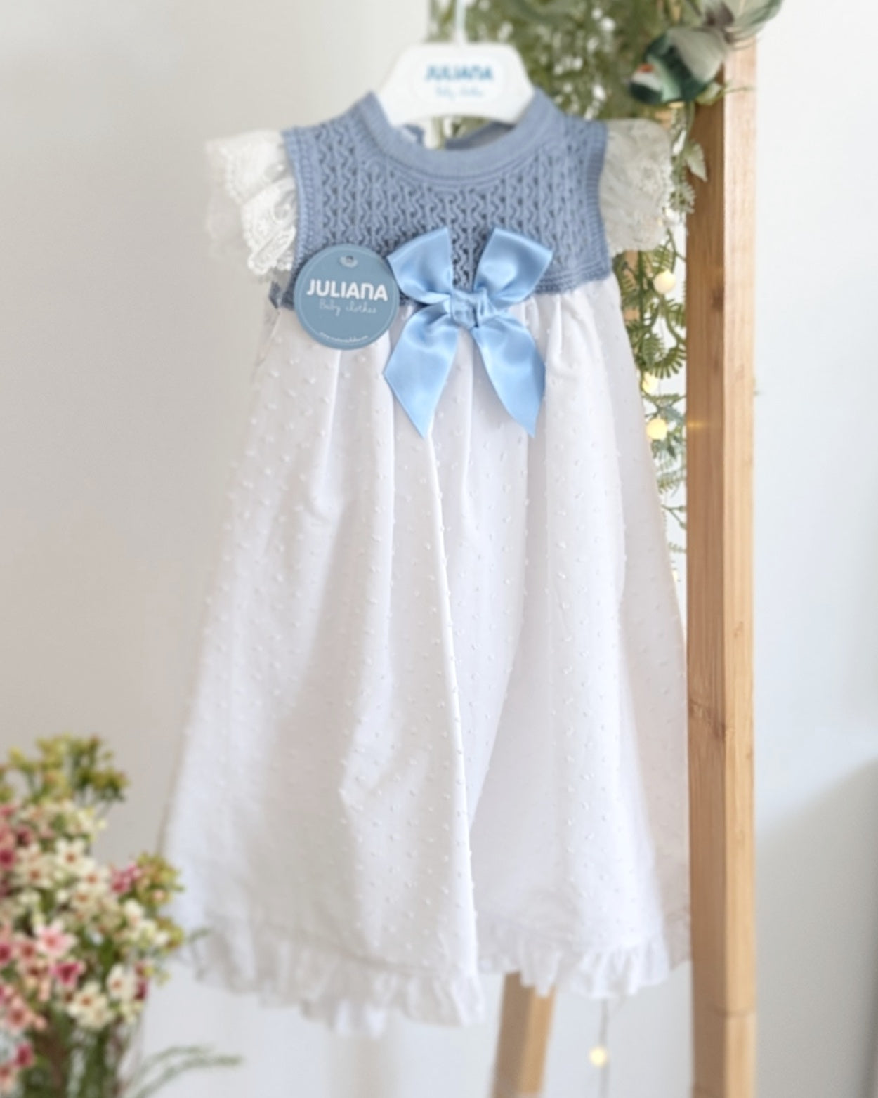 Faldón Punto Plumeti Cielo- Juliana