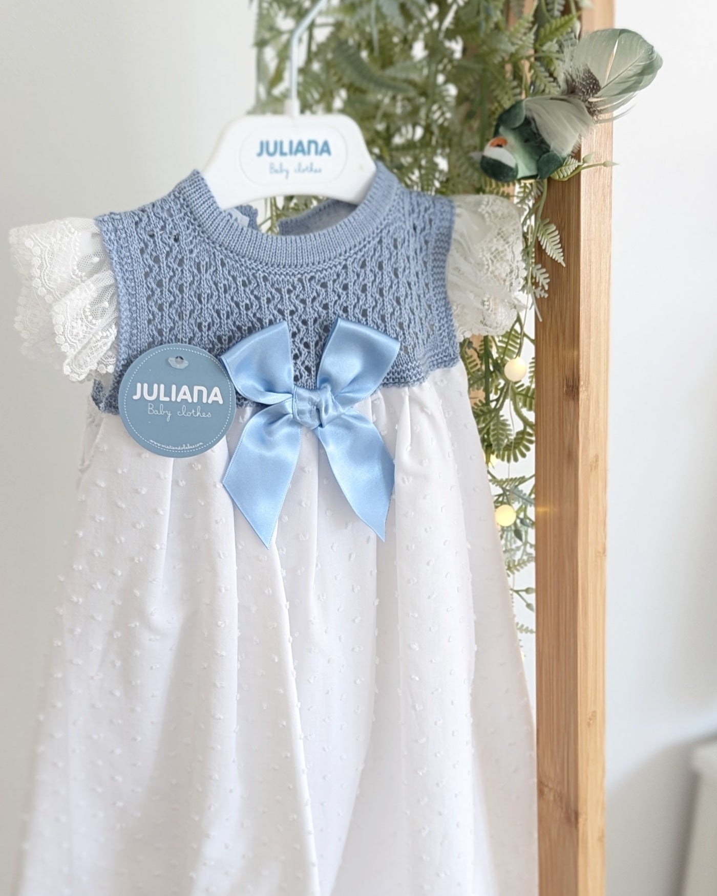 Faldón Punto Plumeti Cielo- Juliana