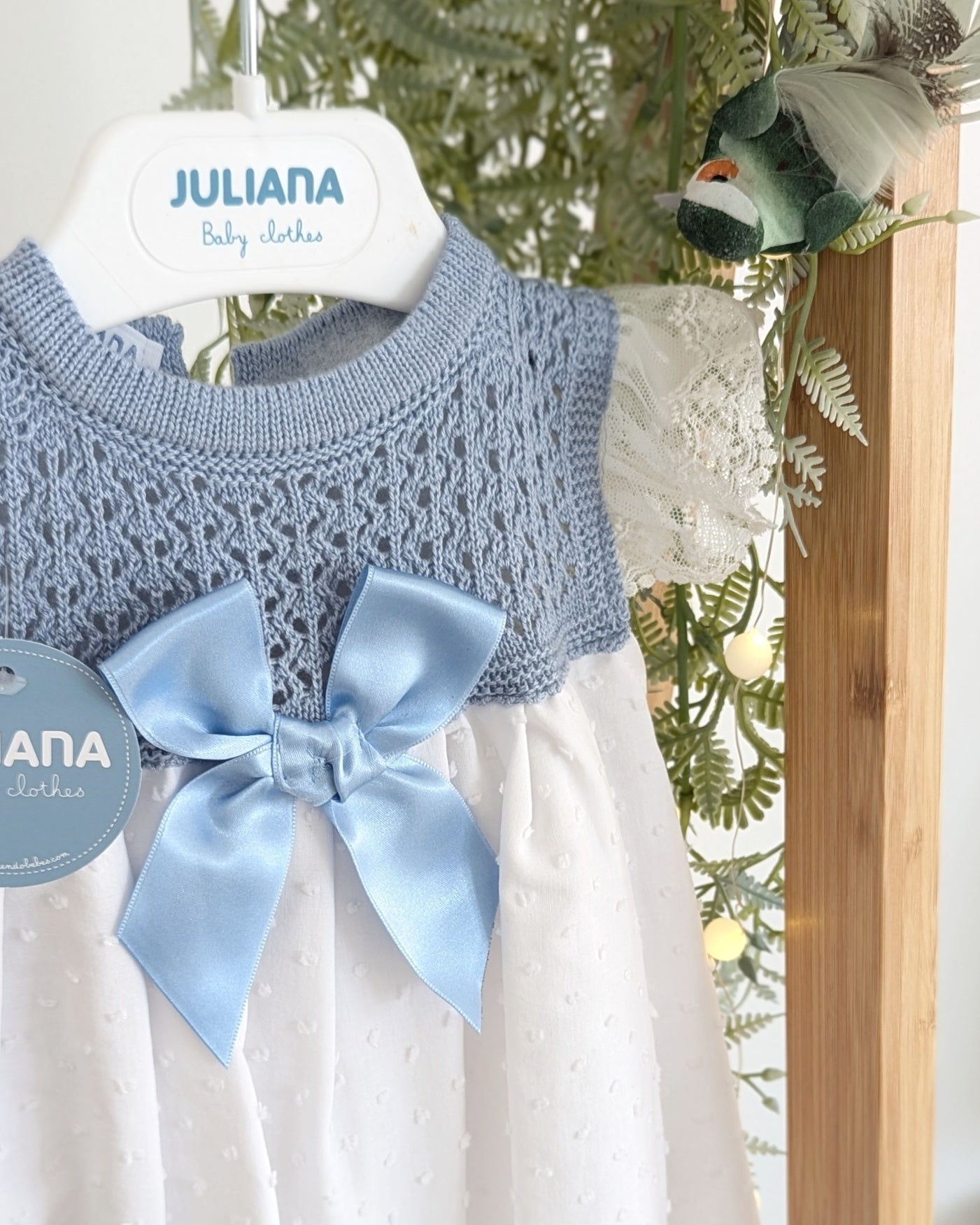 Faldón Punto Plumeti Cielo- Juliana