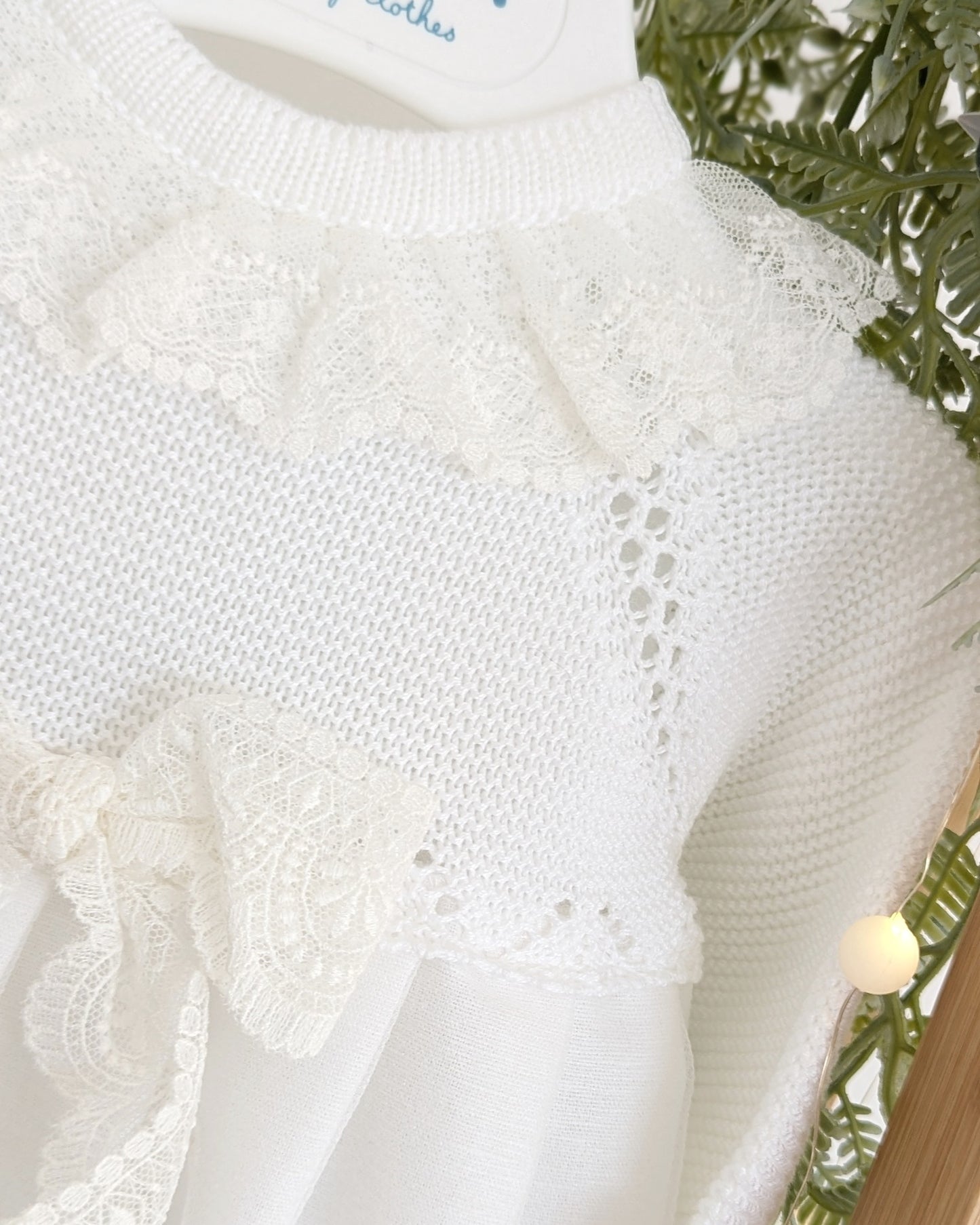 Faldon Lino Con Encaje Blanco - Colección Grecale de Juliana